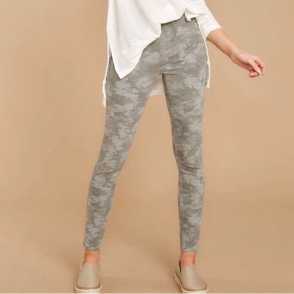 SPANX Camo Jean-Ish Leggings - Picture 1 of 9